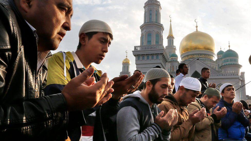 russian muslims population praying